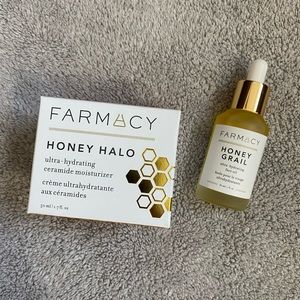 Farmacy Honey Halo- Ultra Hydrating Cream
Honey Grail - Ultra Hydrating Oil
NWT